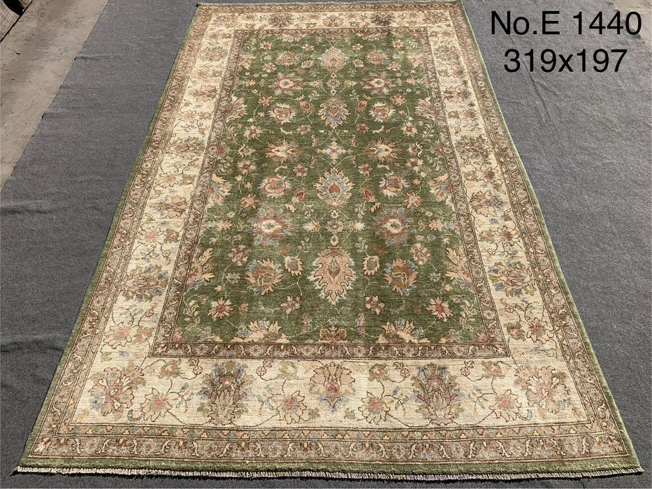 6’6 x 10’6 Hand-Knotted Chobi Rug – Green & Ivory