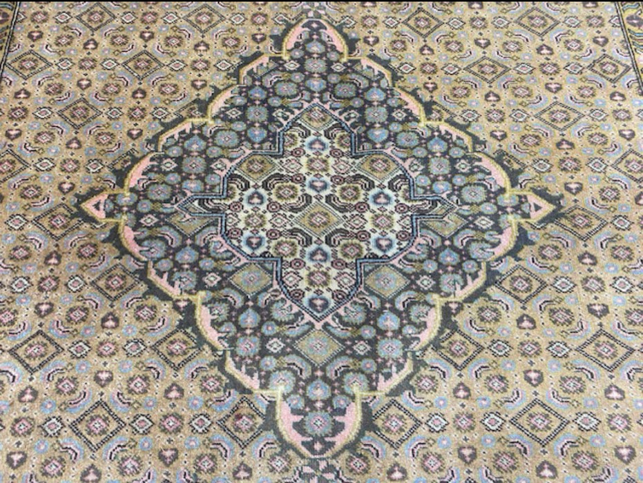 6’6” × 9’4” Hand-Knotted Persian Wool Rug – Beige & Blue Diamond Medallion