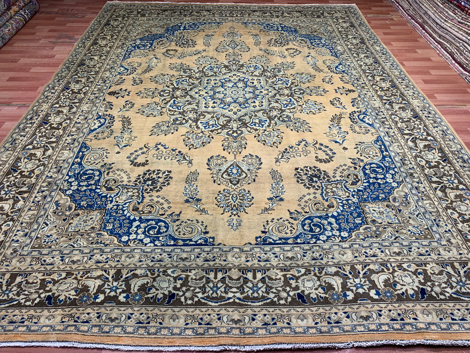 9'7" × 12'8" Hand-Knotted Persian Kashan Wool Rug – Gold Field with Blue Floral Medallion Design