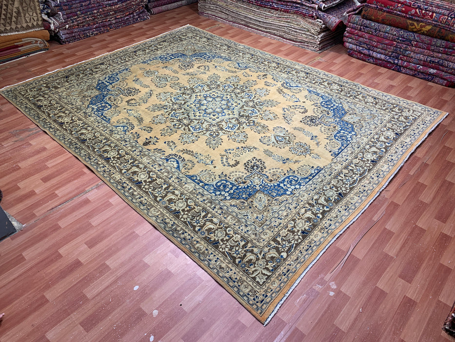 9'7" × 12'8" Hand-Knotted Persian Kashan Wool Rug – Gold Field with Blue Floral Medallion Design