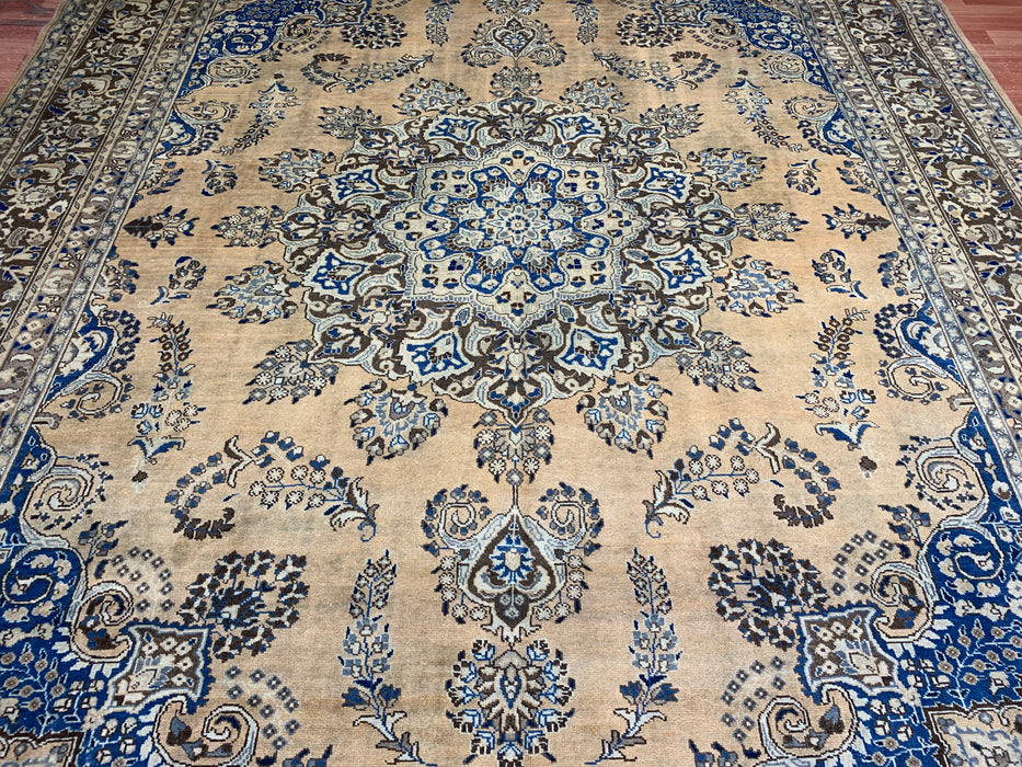 9'7" × 12'8" Hand-Knotted Persian Kashan Wool Rug – Gold Field with Blue Floral Medallion Design