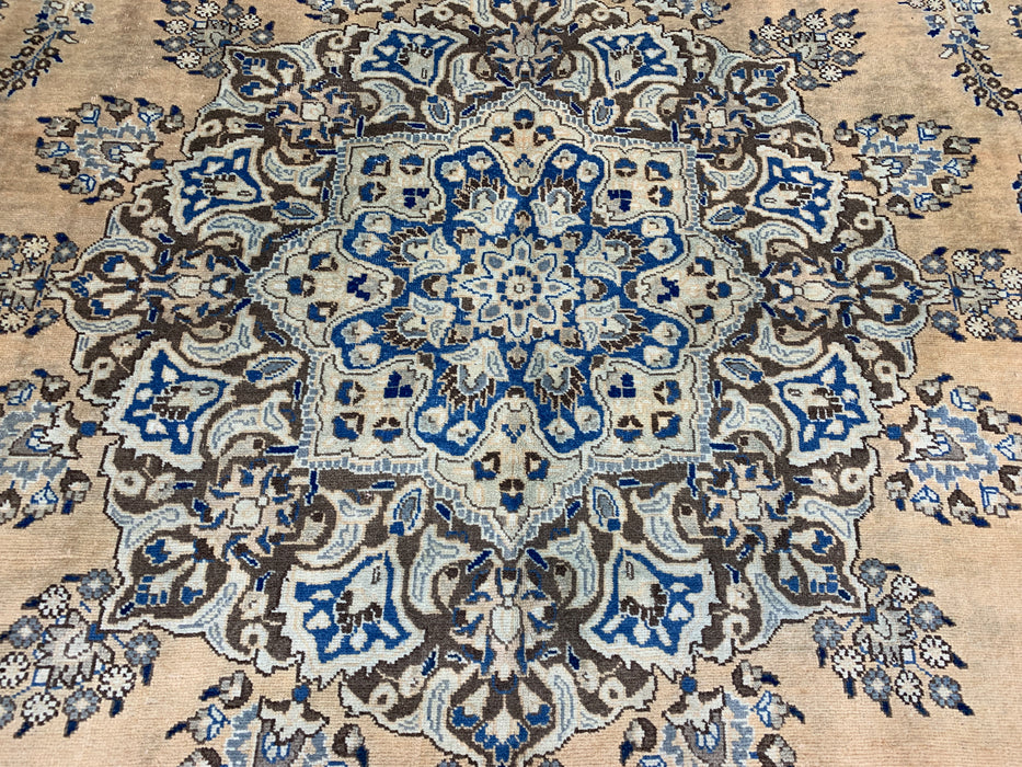 9'7" × 12'8" Hand-Knotted Persian Kashan Wool Rug – Gold Field with Blue Floral Medallion Design