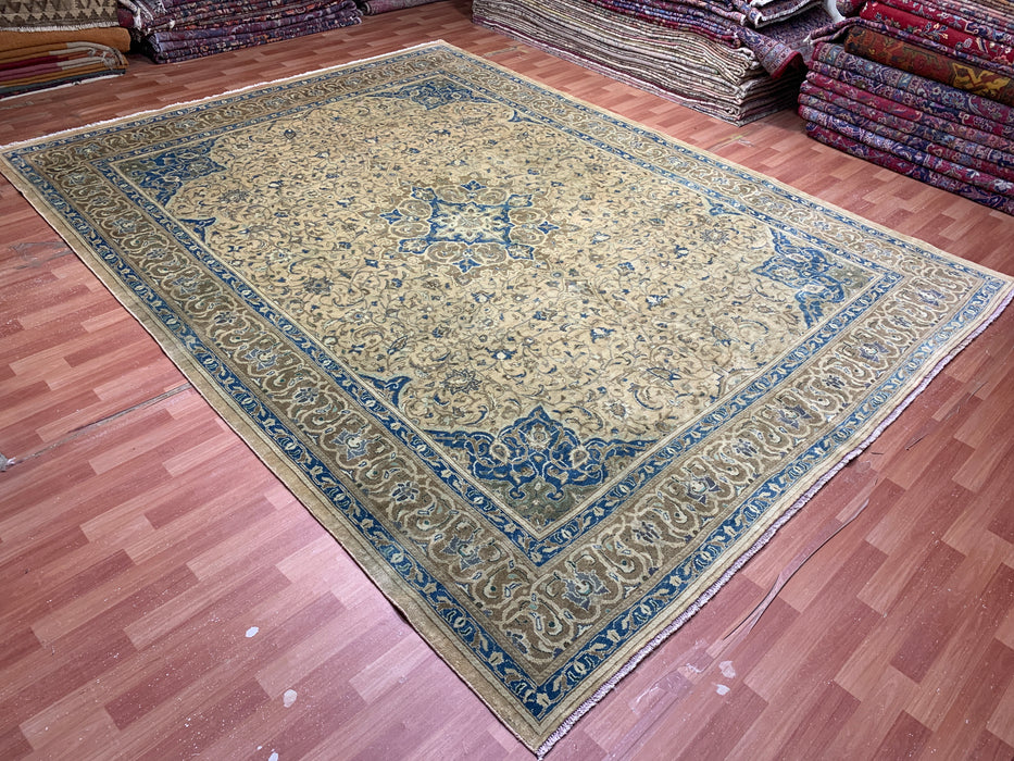 9'9" × 12'10" Hand-Knotted Persian Wool Rug – Beige with Blue Floral Medallion Design