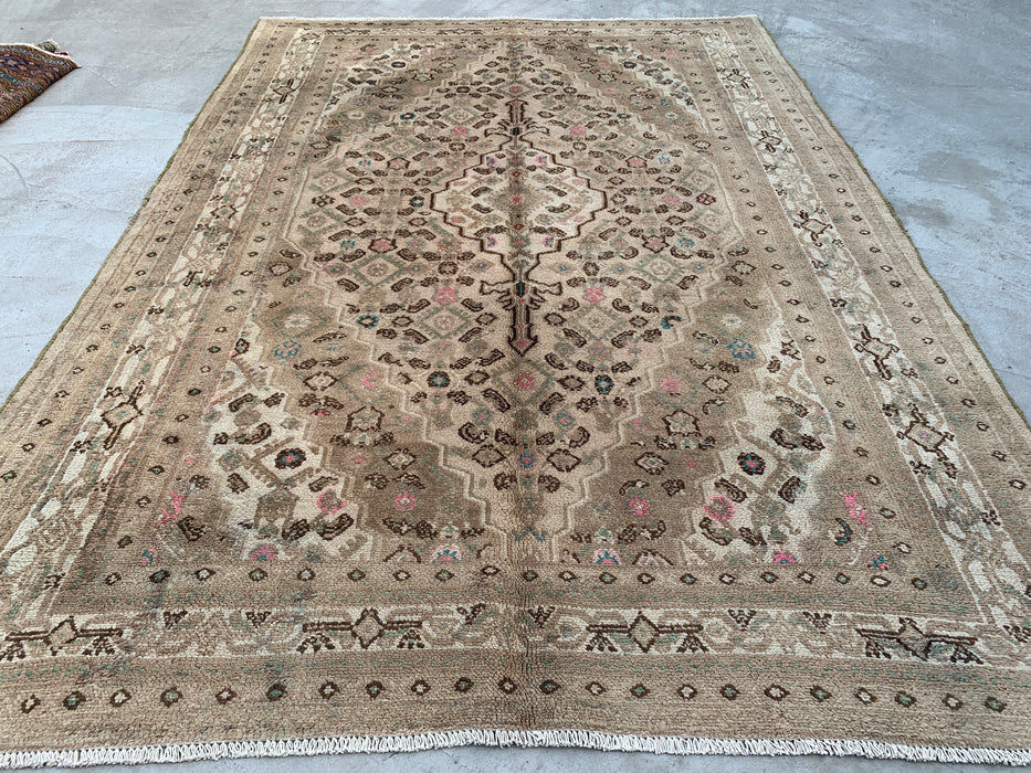 Handmade Persian Wool Area Rug 7x10 - Beige, Taupe & Soft Pink Vintage Medallion Persian Style Rug - Exact Size 9'9" x 6'9" - KBHM-725