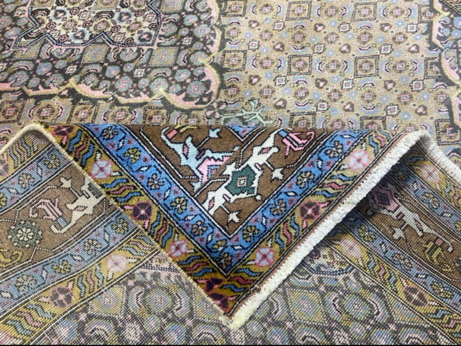 6’6” × 9’4” Hand-Knotted Persian Wool Rug – Beige & Blue Diamond Medallion