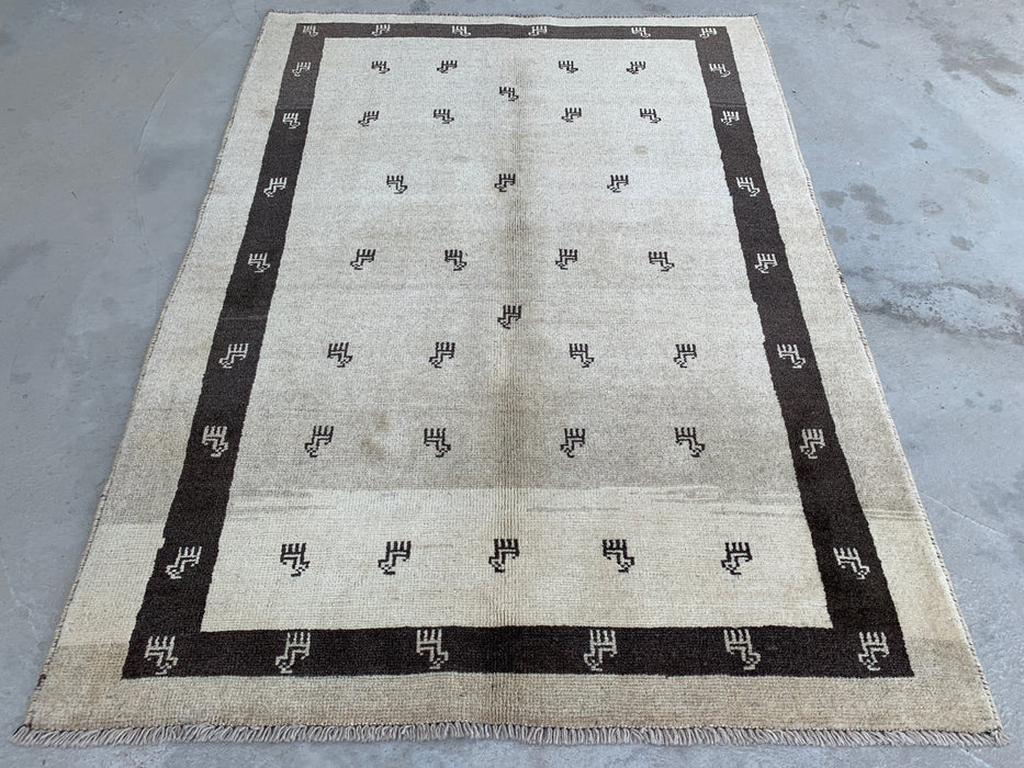 5'5 x 3'11 Hand-Knotted Persian Wool Rug - Ivory Minimal Animal Motif Design - KBHM-951