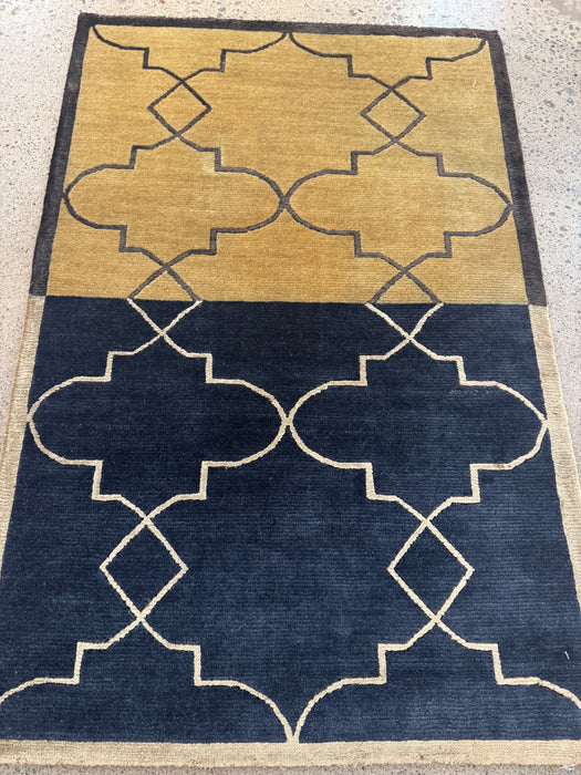2'x3' 100% Wool Nepali Hand Knotted Area Rug