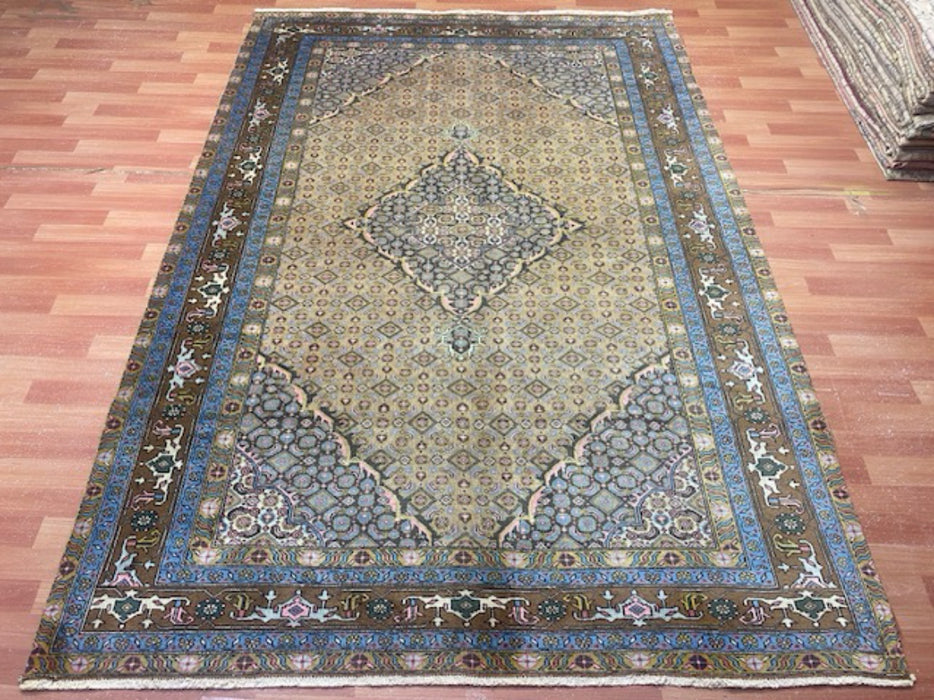 6’6” × 9’4” Hand-Knotted Persian Wool Rug – Beige & Blue Diamond Medallion