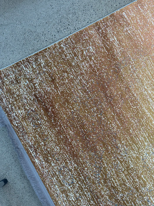 Persian-Inspired Machine-Made Area Rug – Copper / Gold Distressed – 5' x 7'