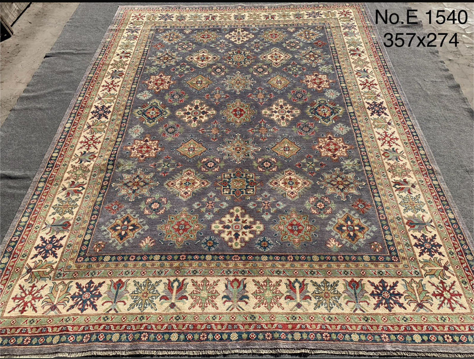 8’11” x 11’8” Hand-Knotted Wool Rug – Traditional Medallion Design