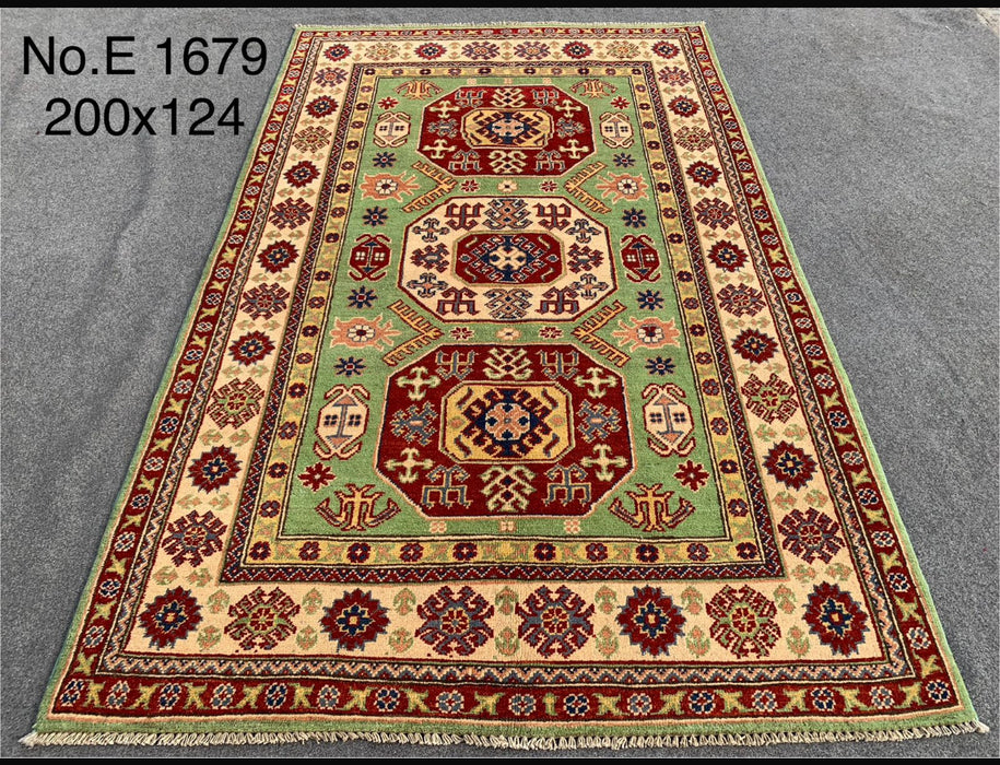 4’1” × 6’7” Hand-Knotted Kazak Wool Rug – Green & Red Tribal Motifs