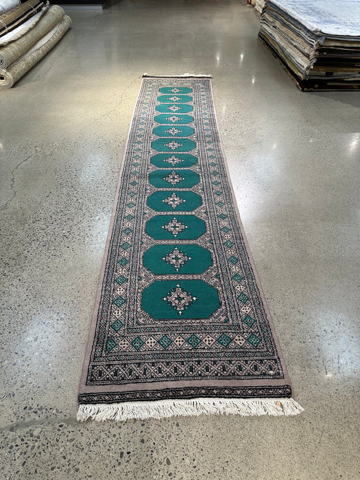 2'8" x 12'7" Bukhara 100% hand-knotted Wool