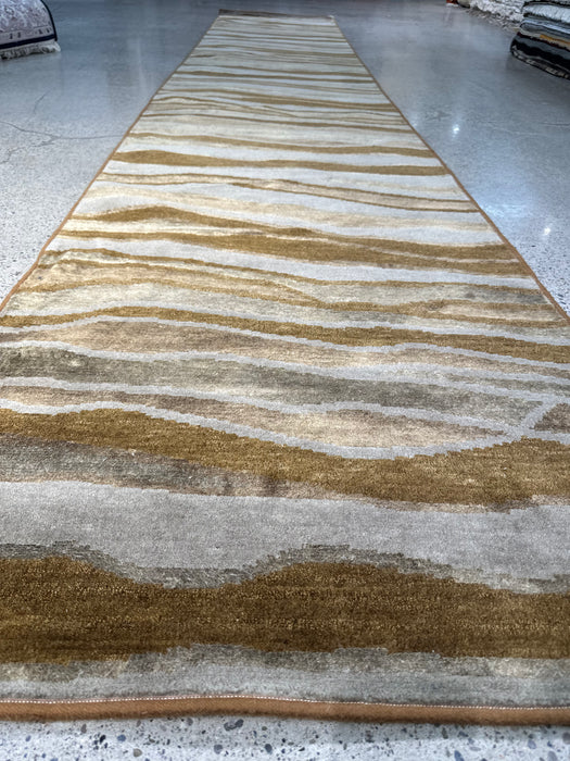 2'8" x 14'6" Nepali 100 % Wool Hand-knotted