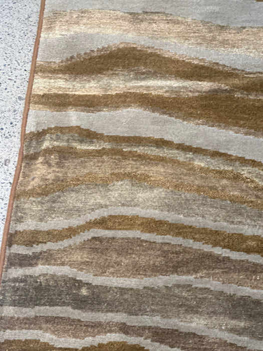 2'8" x 14'6" Nepali 100 % Wool Hand-knotted