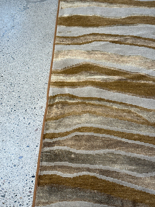 2'8" x 14'6" Nepali 100 % Wool Hand-knotted