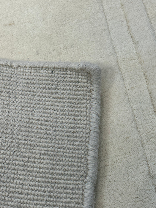 2'6" x 9'11 Nepali 100 % Wool Hand-knotted