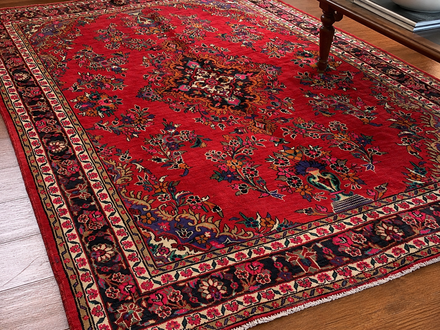 9'9" x 6'11" Handmade Persian Wool Rug wool texture and pattern detail