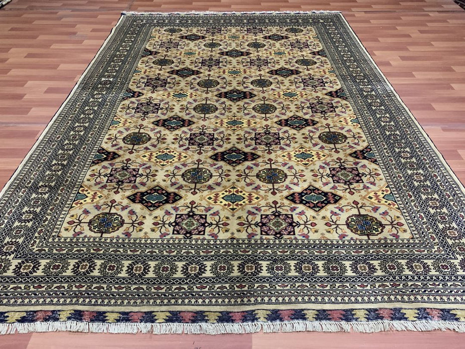 7' x 9' Hand Knotted 100% Wool Area rug
