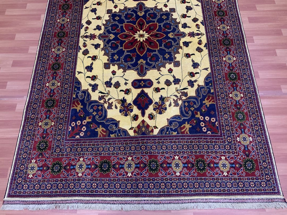 7' x 10' Tribal  Hand Knotted 100% Wool Area rug