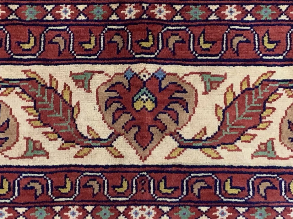 7' x 10' Tribal Hand Knotted 100% Wool Area rug