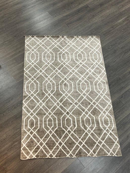 5’10x9’ nepali wool and silk area rug