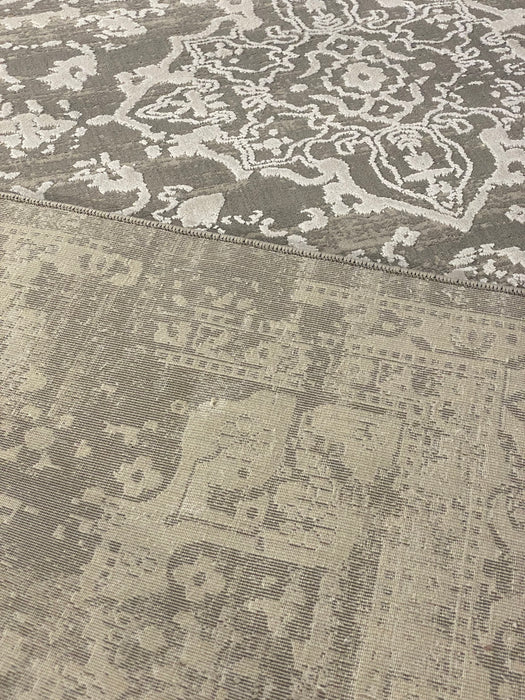 7'X10' Nev High-End Area rug