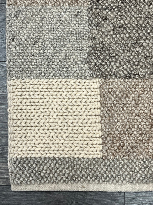 4'X6' Hand loom Wool Area rug