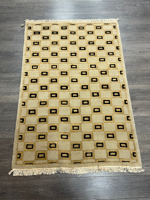 4'1"X5'11" Nepali  Wool Area rug