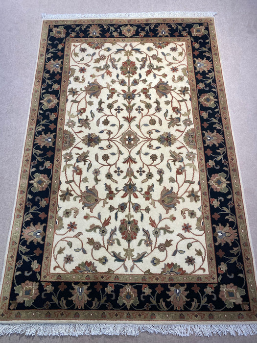 Indo Persian 4’X6’ Hand knotted area rug