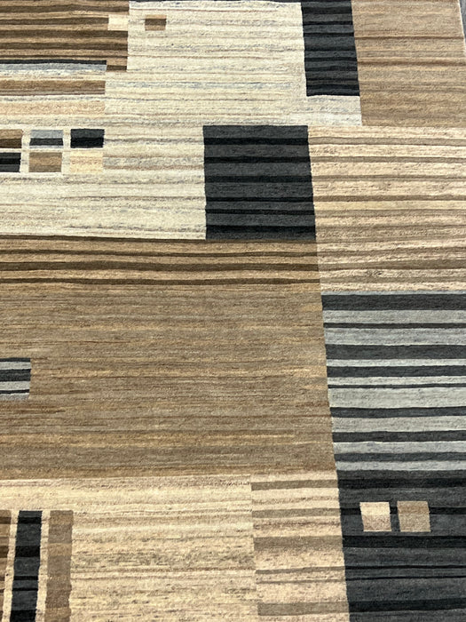 6’2x9’1  100% wool nepali area rug